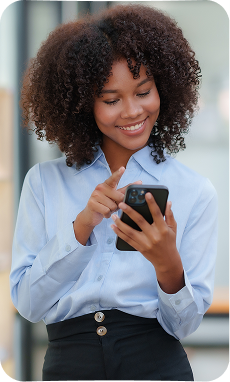 Profissional usando smartphone